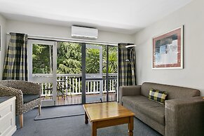 Baycrest Lodge