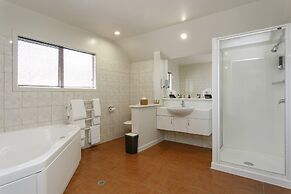 Baycrest Lodge