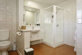 Baycrest Lodge