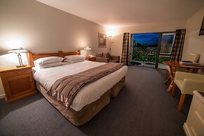 Baycrest Lodge