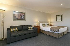 Baycrest Lodge