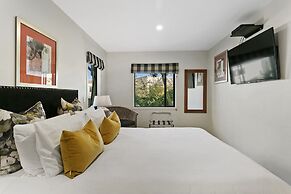 Baycrest Lodge