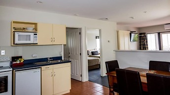Baycrest Lodge