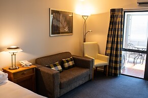 Baycrest Lodge