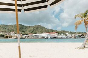 Hotel on the Cay