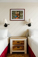 Hotel on the Cay