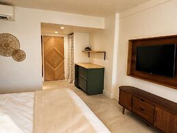 Hotel on the Cay