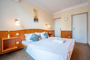 Korona Hotel Panzio