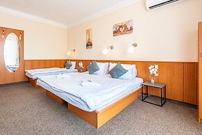 Korona Hotel Panzio