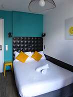 Arty Paris Porte de Versailles by River - Hostel