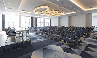 Makedonia Palace