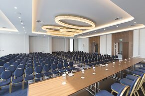 Makedonia Palace