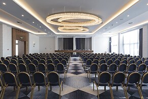Makedonia Palace