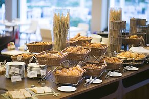 Makedonia Palace