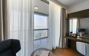 Makedonia Palace
