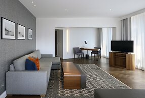Makedonia Palace