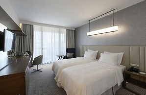 Makedonia Palace