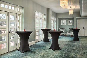 Redmont Hotel Birmingham, Curio Collection by Hilton