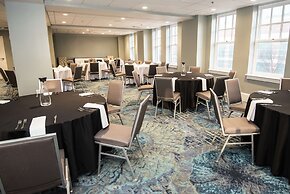Redmont Hotel Birmingham, Curio Collection by Hilton