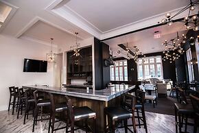 Redmont Hotel Birmingham, Curio Collection by Hilton