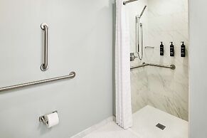 Redmont Hotel Birmingham, Curio Collection by Hilton