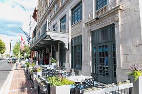 Redmont Hotel Birmingham, Curio Collection by Hilton