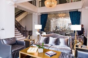Redmont Hotel Birmingham, Curio Collection by Hilton