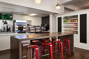 Redmont Hotel Birmingham, Curio Collection by Hilton