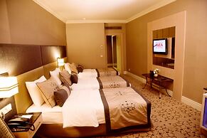 Darkhill Hotel