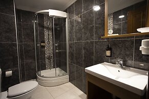 Tashkonak Hotel