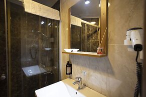 Tashkonak Hotel