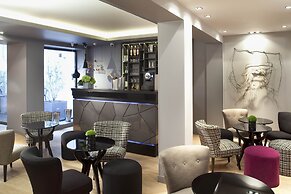 Le Grey Hotel