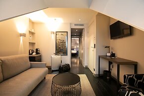 Le Grey Hotel