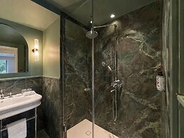Neuilly Park Hotel
