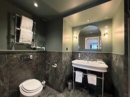Neuilly Park Hotel