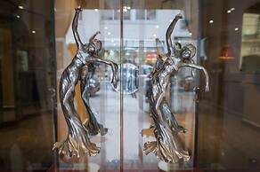 Neuilly Park Hotel