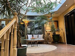 Neuilly Park Hotel