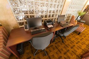 Best Western Plus Baker Street Inn