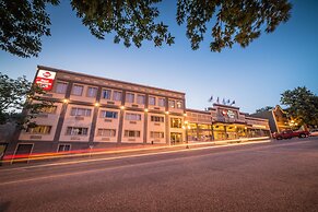 Best Western Plus Baker Street Inn