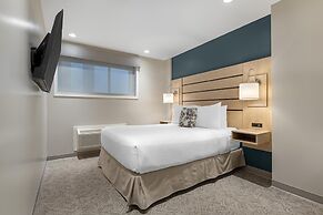 Best Western Plus Baker Street Inn