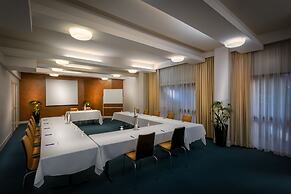 Best Western Plus Travel Inn Hotel