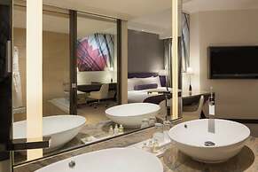 Gateway, Marco Polo Hotel