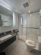Super 8 by Wyndham Macleod Trail Calgary