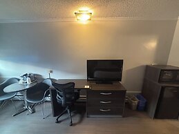 Super 8 by Wyndham Macleod Trail Calgary