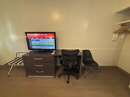 Super 8 by Wyndham Macleod Trail Calgary
