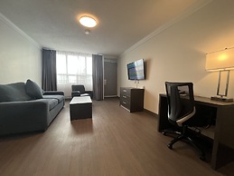 Super 8 by Wyndham Macleod Trail Calgary