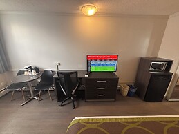 Super 8 by Wyndham Macleod Trail Calgary