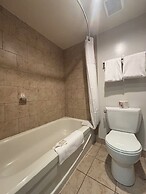 Super 8 by Wyndham Macleod Trail Calgary