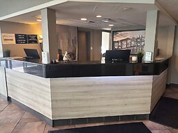 Super 8 by Wyndham Macleod Trail Calgary