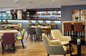Leonardo London Heathrow Airport